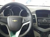 Lương Chevrolet Giải Phóng cần bán xe Chevrolet Cruze sản xuất 2016, màu trắng