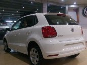 Bán Volkswagen Polo AT đời 2016, màu trắng, nhập khẩu chính hãng