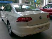 Dòng Sedan nhập Đức Volkswagen Passat 1.8L GP, màu trắng, cạnh tranh với Mec C200, BMW 320i - LH Hương 0902608293