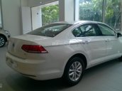 Dòng Sedan nhập Đức Volkswagen Passat 1.8L GP, màu trắng, cạnh tranh với Mec C200, BMW 320i - LH Hương 0902608293