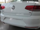 Dòng Sedan nhập Đức Volkswagen Passat 1.8L GP, màu trắng, cạnh tranh với Mec C200, BMW 320i - LH Hương 0902608293