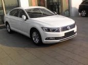 Dòng Sedan nhập Đức Volkswagen Passat 1.8L GP, màu trắng, cạnh tranh với Mec C200, BMW 320i - LH Hương 0902608293