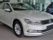 Dòng Sedan nhập Đức Volkswagen Passat 1.8L GP, màu trắng, cạnh tranh với Mec C200, BMW 320i - LH Hương 0902608293