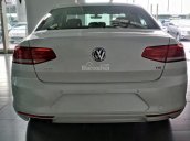 Dòng Sedan nhập Đức Volkswagen Passat 1.8L GP, màu trắng, cạnh tranh với Mec C200, BMW 320i - LH Hương 0902608293