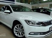 Dòng Sedan nhập Đức Volkswagen Passat 1.8L GP, màu trắng, cạnh tranh với Mec C200, BMW 320i - LH Hương 0902608293