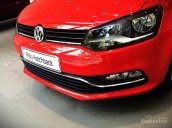  Volkswagen Polo Hacthback 1.6l màu đỏ, xe nhập mới 100%. LH Hương 0902.608.293
