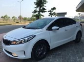 Cần bán Kia Cerato số sàn đời 2017, màu trắng, giá chỉ 130 triệu