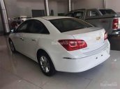 Bán xe Chevrolet Cruze LT 1.6MT 2017, màu trắng