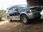 Gia đình bán Ford Everest đời 2005, màu đen xe gia đình 