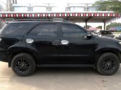 Cần bán xe Toyota Fortuner V đời 2016, màu đen