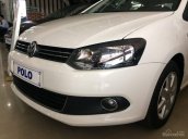 Cần bán xe Volkswagen Polo Sedan AT đời 2015, màu trắng, xe nhập, giá rẻ nhất, giao xe ngay