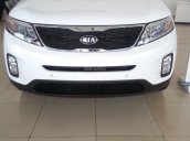 Ưu đãi giảm giá xe Kia Sorento GATH sản xuất 2017 màu trắng, giá tốt nhất