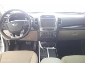 Ưu đãi giảm giá xe Kia Sorento GATH sản xuất 2017 màu trắng, giá tốt nhất