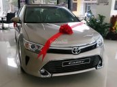 Cần bán Toyota Camry 2.5Q đời 2016, màu ghi vàng 