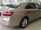 Cần bán Toyota Camry 2.5Q đời 2016, màu ghi vàng 