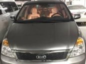 Xe Kia Carnival 2010, màu xám số tự động 