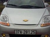 Cần bán xe Chevrolet Spark MT đời 2010, màu bạc số sàn