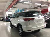 Bán xe Fortuner 2.4G máy dầu màu trắng - Fortuner V 2018 nhập khẩu nguyên chiếc Indonesia. Giao xe ngay