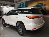 Bán xe Fortuner 2.4G máy dầu màu trắng - Fortuner V 2018 nhập khẩu nguyên chiếc Indonesia. Giao xe ngay