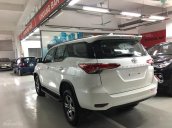 Bán xe Fortuner 2.4G máy dầu màu trắng - Fortuner V 2018 nhập khẩu nguyên chiếc Indonesia. Giao xe ngay