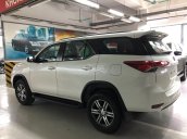 Bán xe Fortuner 2.4G máy dầu màu trắng - Fortuner V 2018 nhập khẩu nguyên chiếc Indonesia. Giao xe ngay