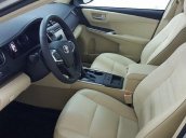 Bán Toyota Camry XLE đời 2016, màu vàng, nhập khẩu