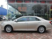 Cần bán xe Toyota Camry 2.0E sản xuất 2013, chính chủ giá cạnh tranh