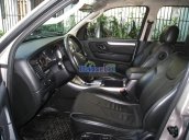 Cần bán gấp Ford Escape đời 2013, màu bạc