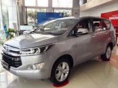 Bán xe Toyota Innova 2.0V năm 2017, màu bạc giao xe ngay với nhiều ưu đãi hấp dẫn