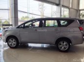 Bán xe Toyota Innova 2.0V năm 2017, màu bạc giao xe ngay với nhiều ưu đãi hấp dẫn