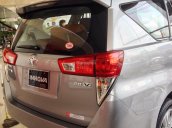 Bán xe Toyota Innova 2.0V năm 2017, màu bạc giao xe ngay với nhiều ưu đãi hấp dẫn