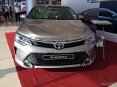 Toyota Camry 2.0E nâu vàng, giá tốt trong quý 2/2017 - Hỗ trợ mua xe trả góp/ Hotline: 0973.306.136