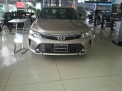 Toyota Camry 2.0E nâu vàng, giá tốt trong quý 2/2017 - Hỗ trợ mua xe trả góp/ Hotline: 0973.306.136