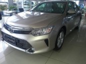 Toyota Camry 2.0E nâu vàng, giá tốt trong quý 2/2017 - Hỗ trợ mua xe trả góp/ Hotline: 0973.306.136