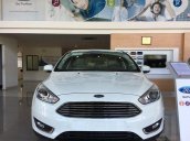 Bán xe Ford Focus Ecoboost Titanium đời 2017, màu trắng, giá tốt