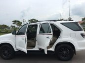 Cần bán xe Toyota Fortuner đời 2015, màu trắng số tự động