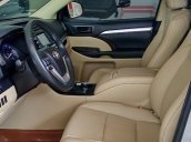 Vip Auto cần bán Toyota Highlander LE Plus sản xuất 2015, màu vàng