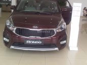 Bán ô tô Kia Rondo 1.7 CRDI Flip đời 2018 màu đỏ, 799tr và nhiều quà tặng hấp dẫn hàng trục triệu khác nhau