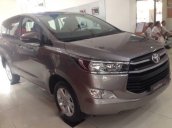 Cần bán gấp Toyota Innova 2.0E đời 2016, màu xám