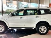 Mitsubishi Pajero Sport MT 2017 trắng, có bán trả góp