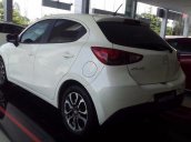 Mazda Vĩnh Phúc bán ô tô Mazda 2 đời 2017, màu trắng, 595 triệu