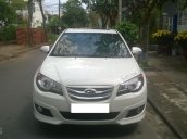 Cần bán xe Hyundai Avante sản xuất 2011, màu trắng