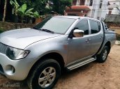 Gia đình bán Mitsubishi Triton GLX đời 2009, màu bạc, xe nhập