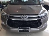 Cần bán xe Toyota Innova V đời 2016, màu xám 