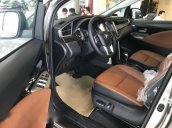 Cần bán xe Toyota Innova V đời 2016, màu xám 