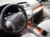 Lên đời cần bán lại xe Toyota Camry đời 2010, màu đen, giá 770tr