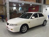 Cần bán gấp Mazda 626 đời 2002, màu trắng, số sàn, giá 245tr