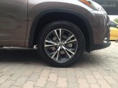 Bán xe Toyota Highlander Le sản xuất 2018, màu nâu, xe nhập