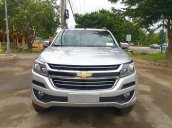 Xe bán tải - Giá tốt. Chevrolet Colorado 2.5 4x2 MT năm 2017, màu cam, nhập khẩu