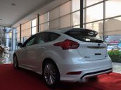 Bán Ford Focus 1.5 Ecoboot Sport đời 2017, màu trắng, giá chỉ 755 triệu